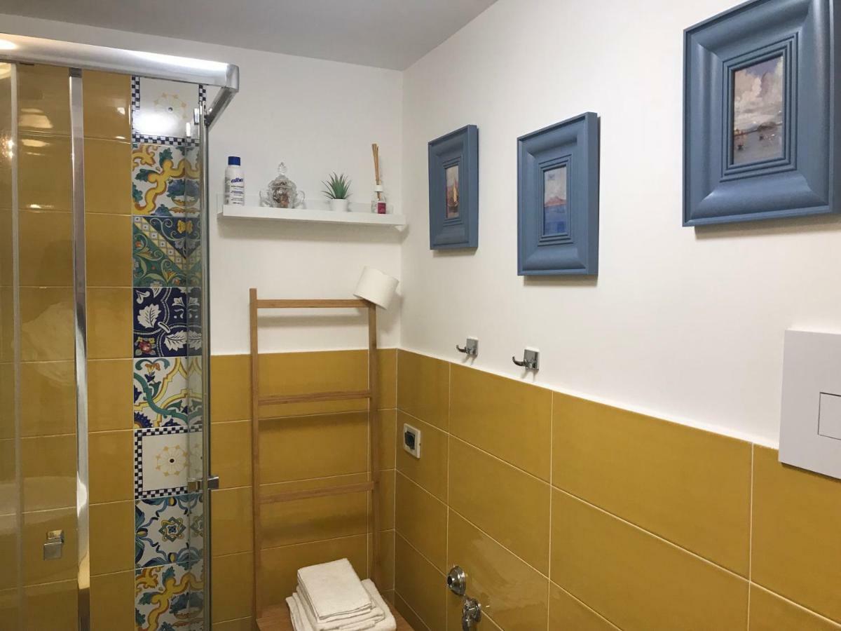 La Casa Di Hoby Apartment Napoli Ngoại thất bức ảnh